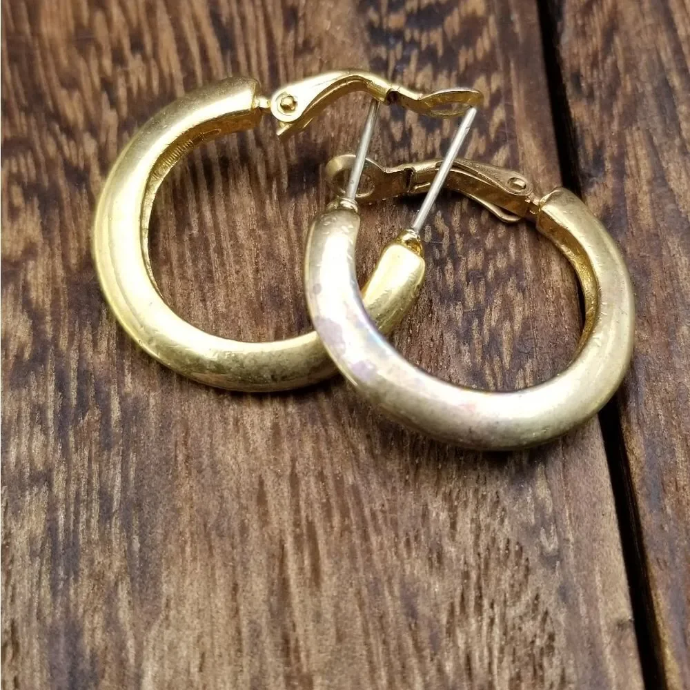 Circle c hoop earrings E0335